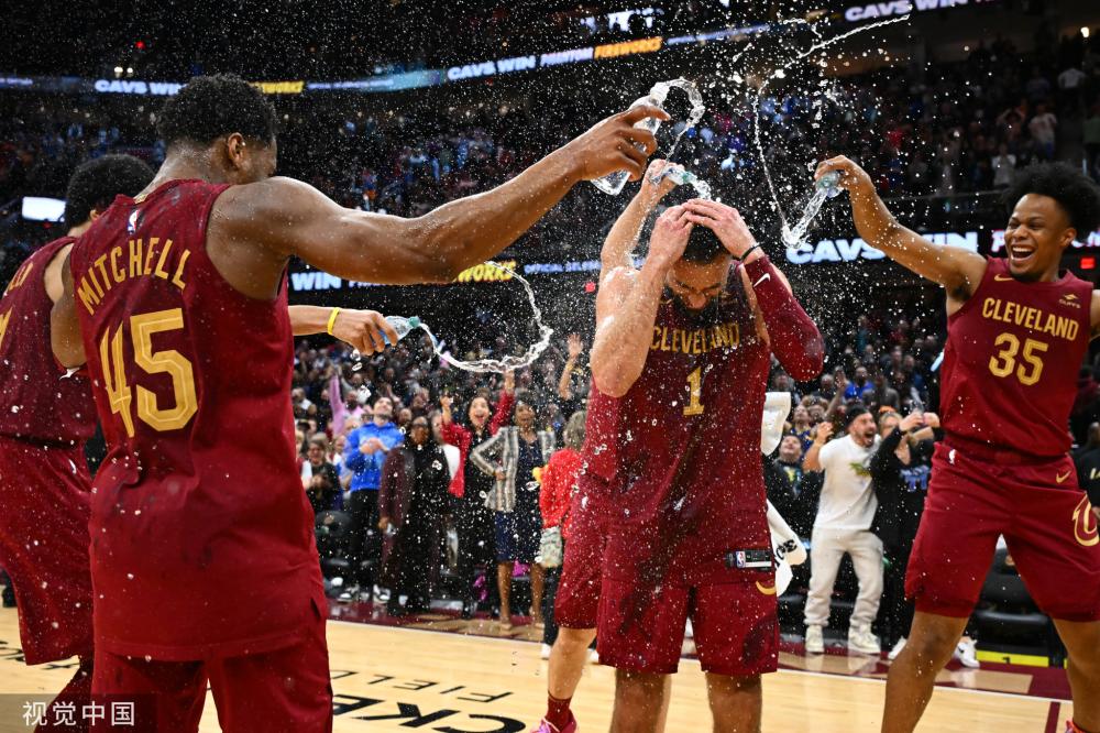 他犯了个小 他犯了个小